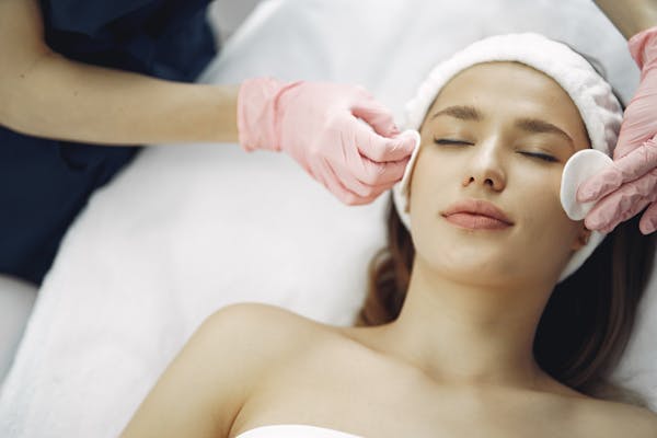 Advanced facial treatment analysis